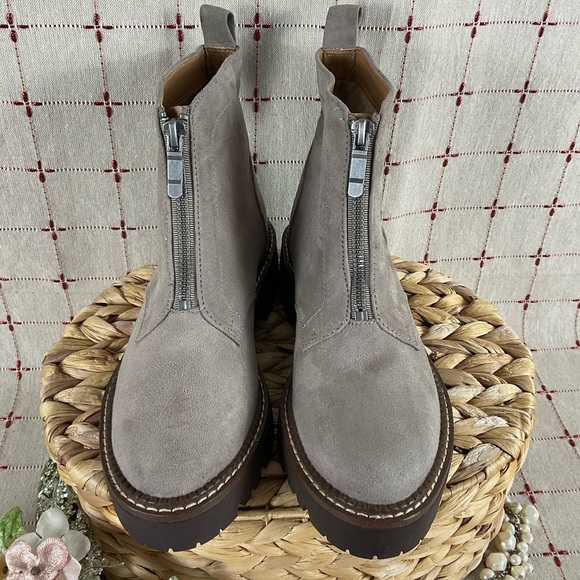 Nordstrom Rack Faux Suede Ankle Boots Thick Lug Sole Front Zip Women’s Sz 4 Nwob - Picture 3 of 8